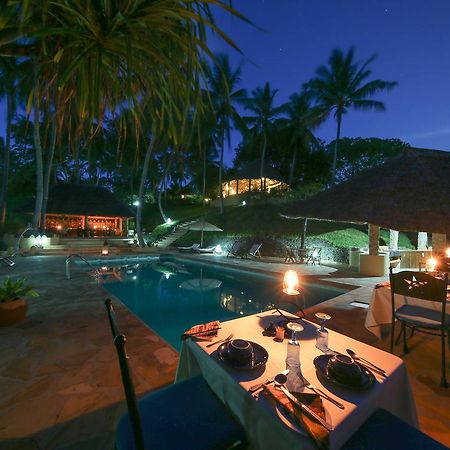 Kinasi Lodge Utende Luaran gambar