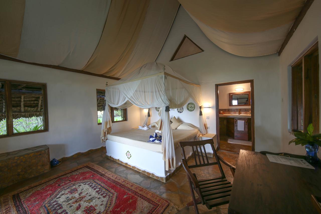 Kinasi Lodge Utende Luaran gambar