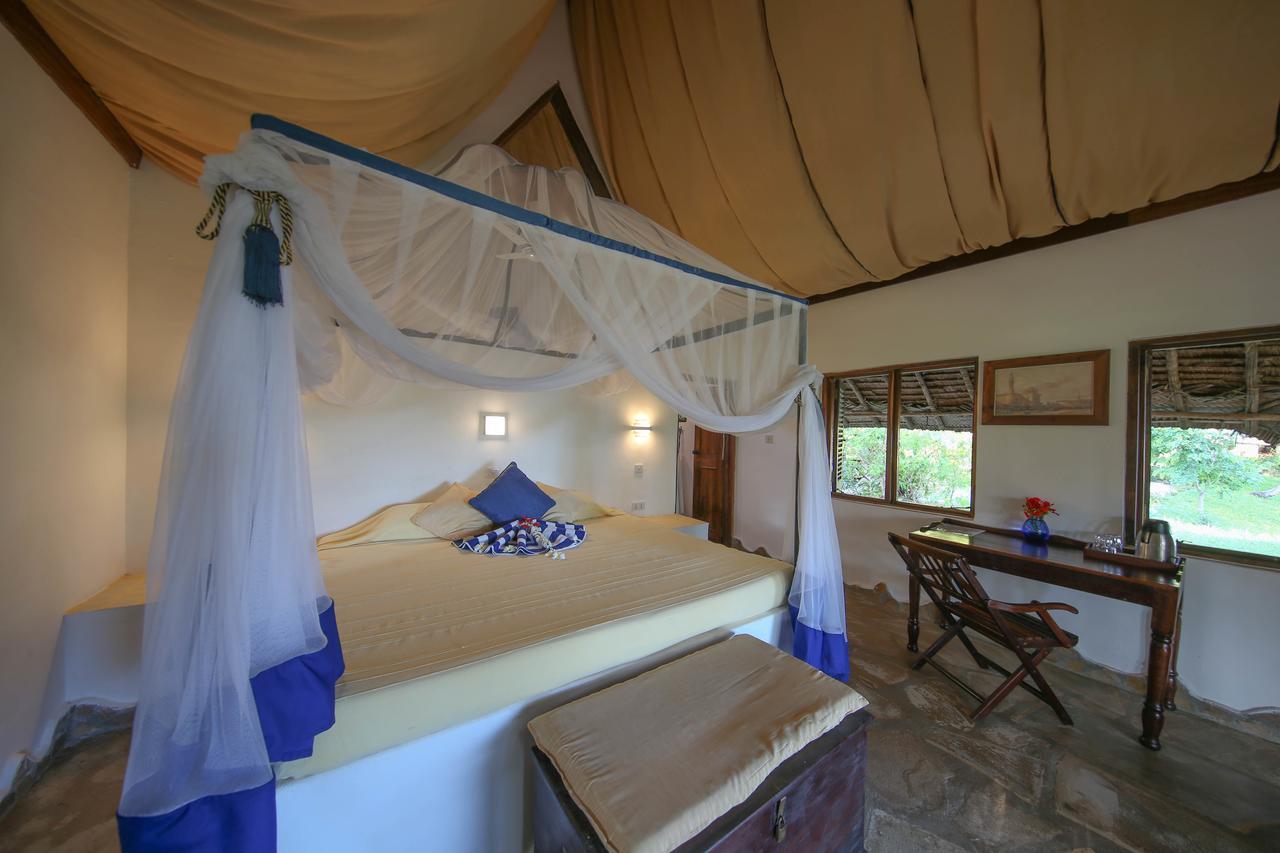 Kinasi Lodge Utende Luaran gambar