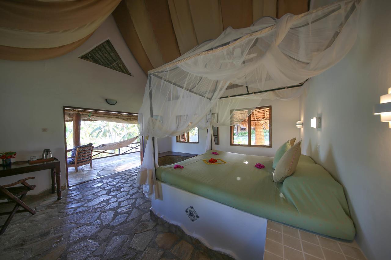 Kinasi Lodge Utende Luaran gambar