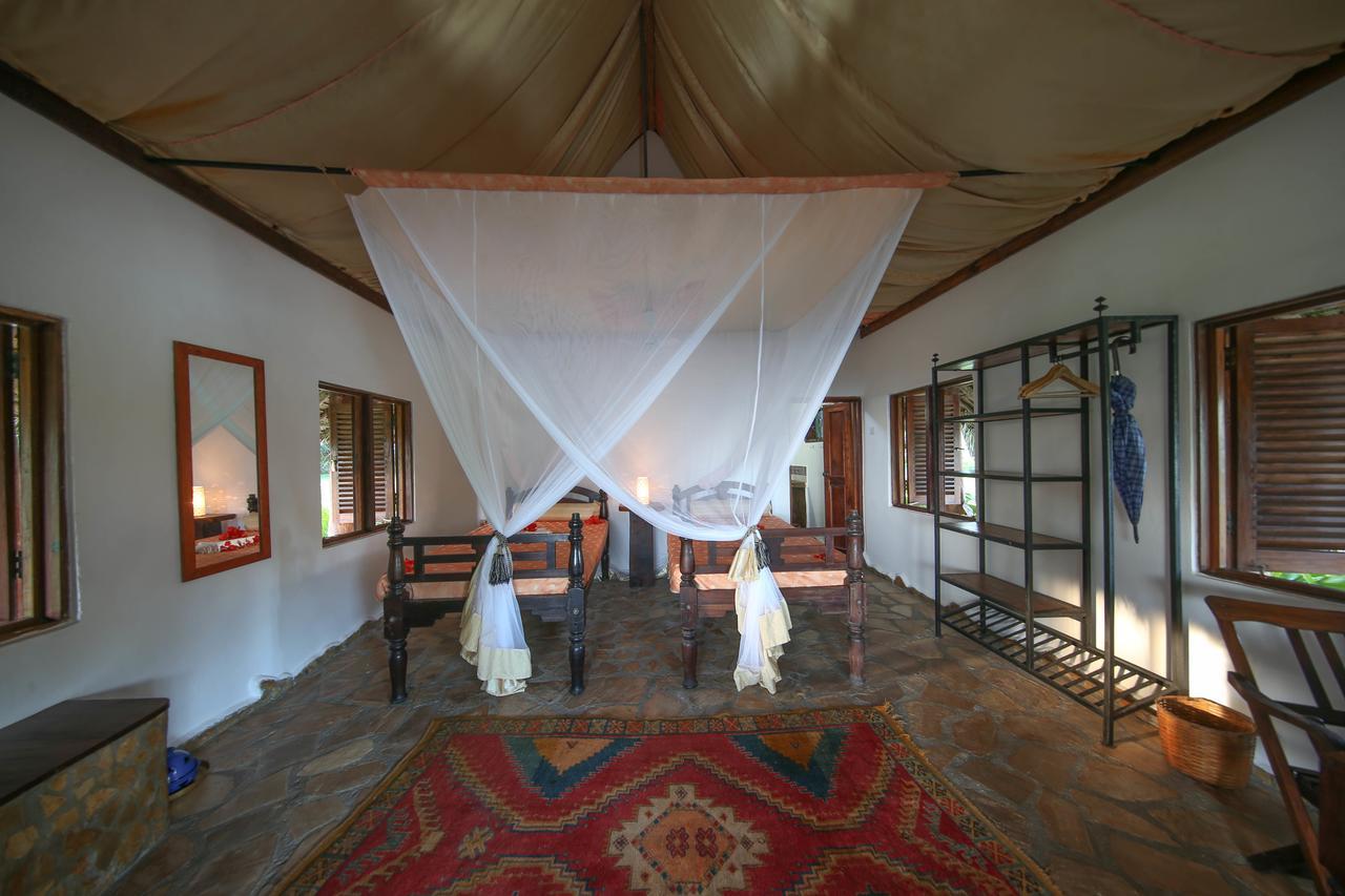 Kinasi Lodge Utende Luaran gambar