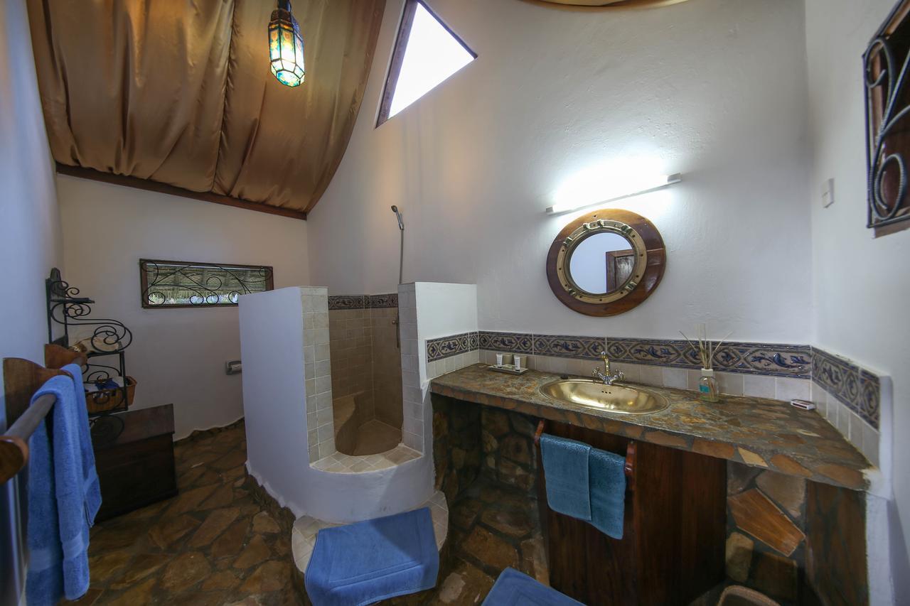 Kinasi Lodge Utende Luaran gambar