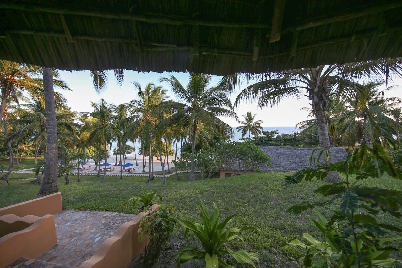 Kinasi Lodge Utende Luaran gambar