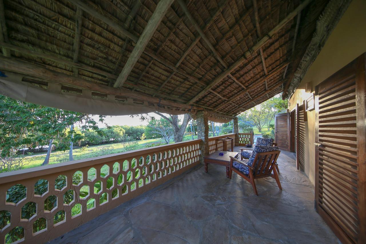 Kinasi Lodge Utende Luaran gambar