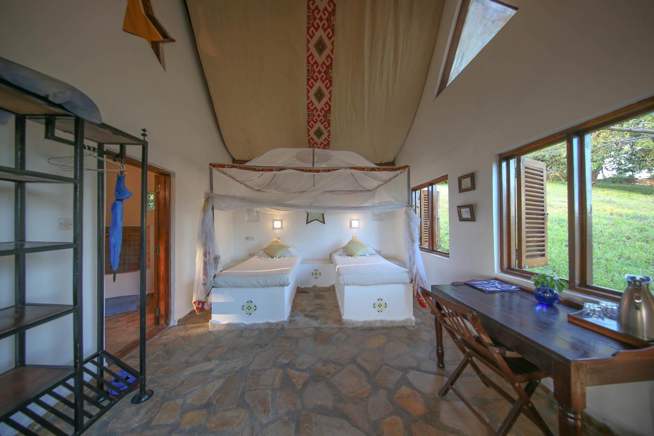 Kinasi Lodge Utende Luaran gambar