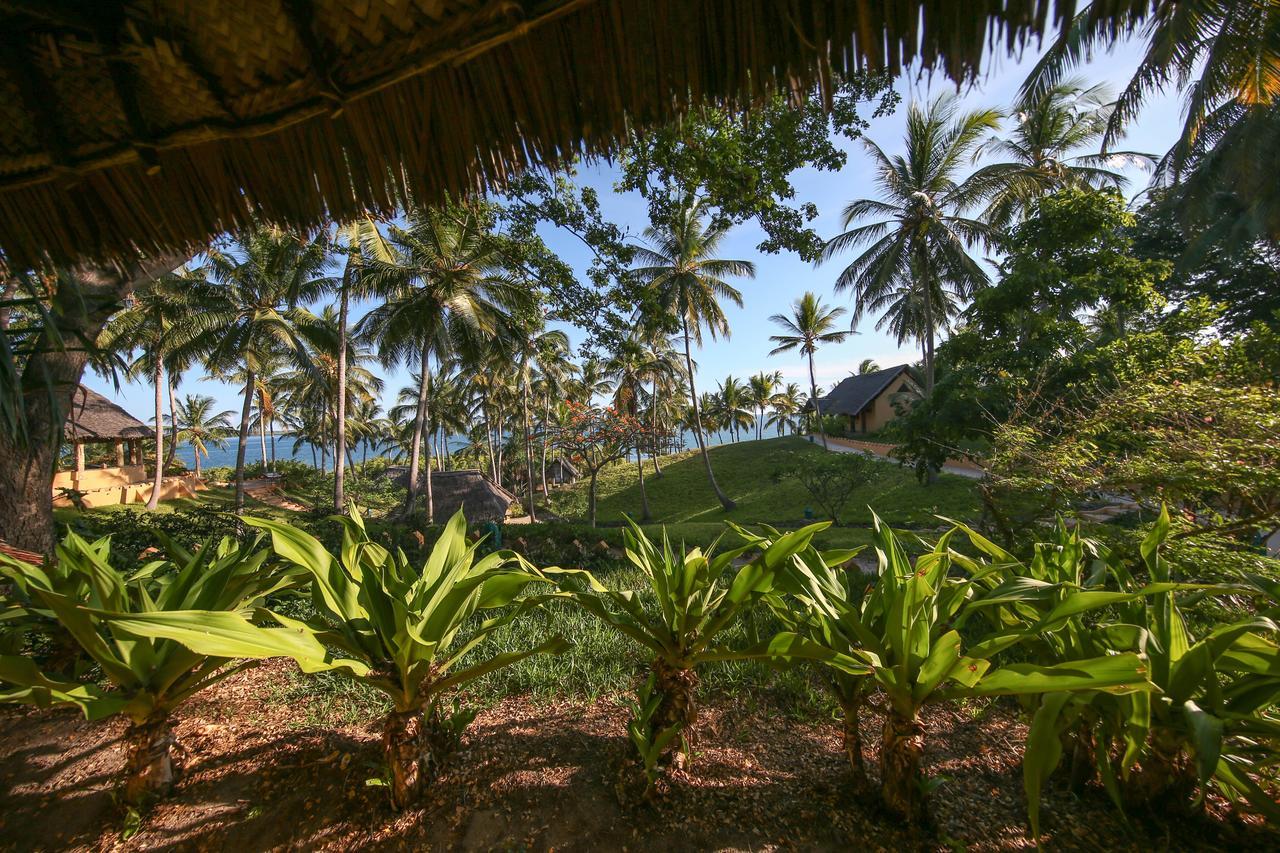 Kinasi Lodge Utende Luaran gambar