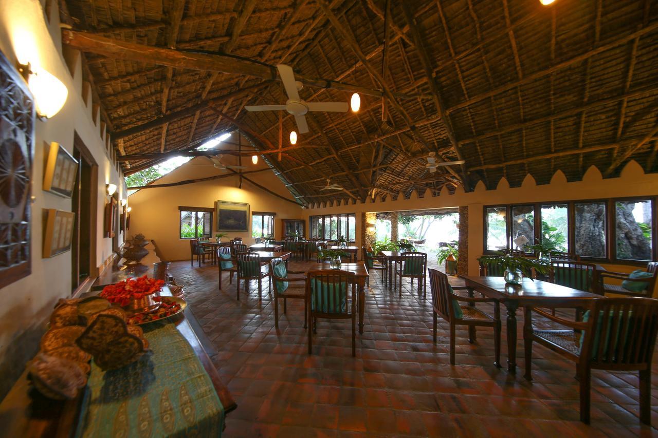 Kinasi Lodge Utende Luaran gambar