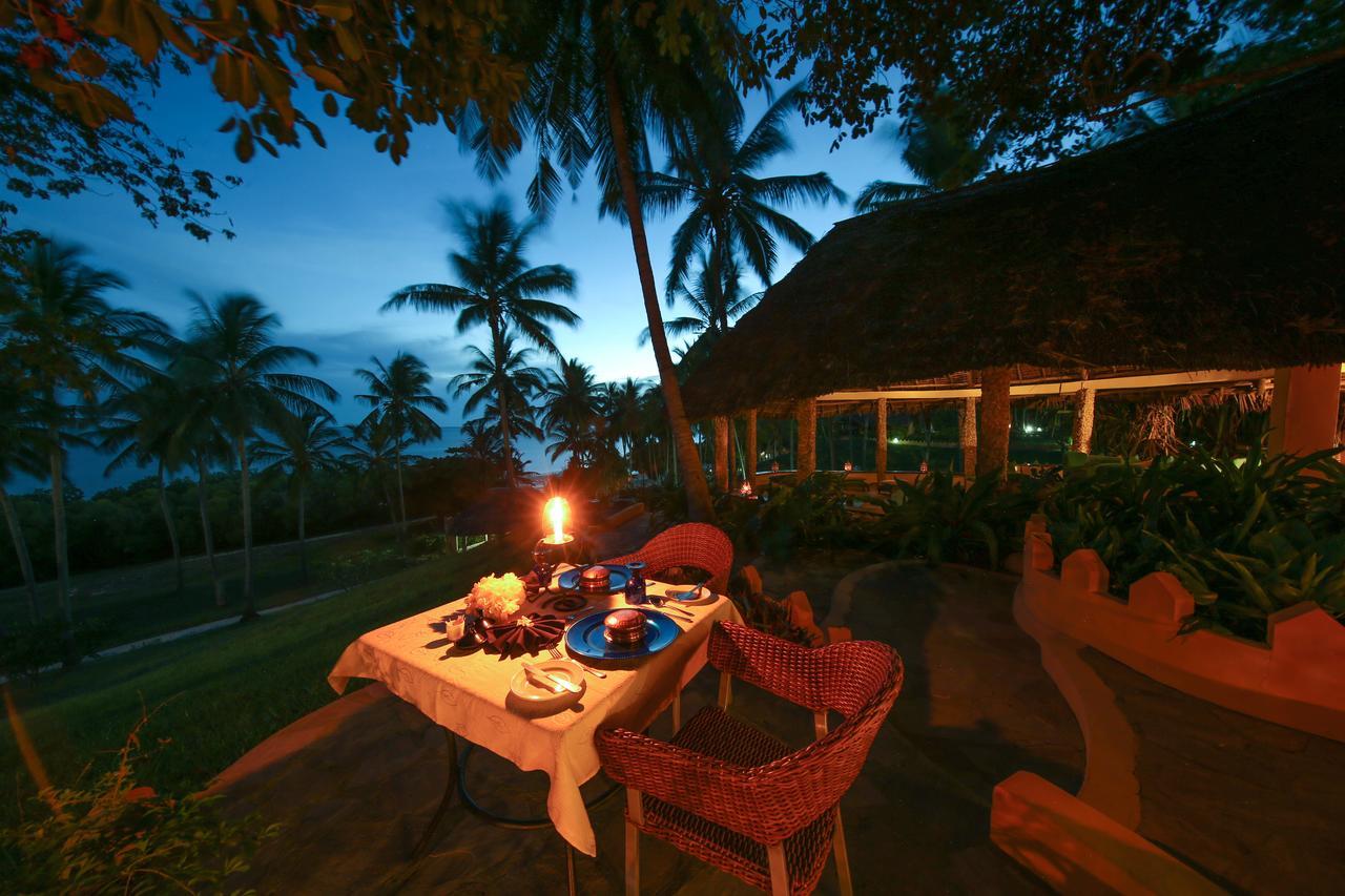 Kinasi Lodge Utende Luaran gambar