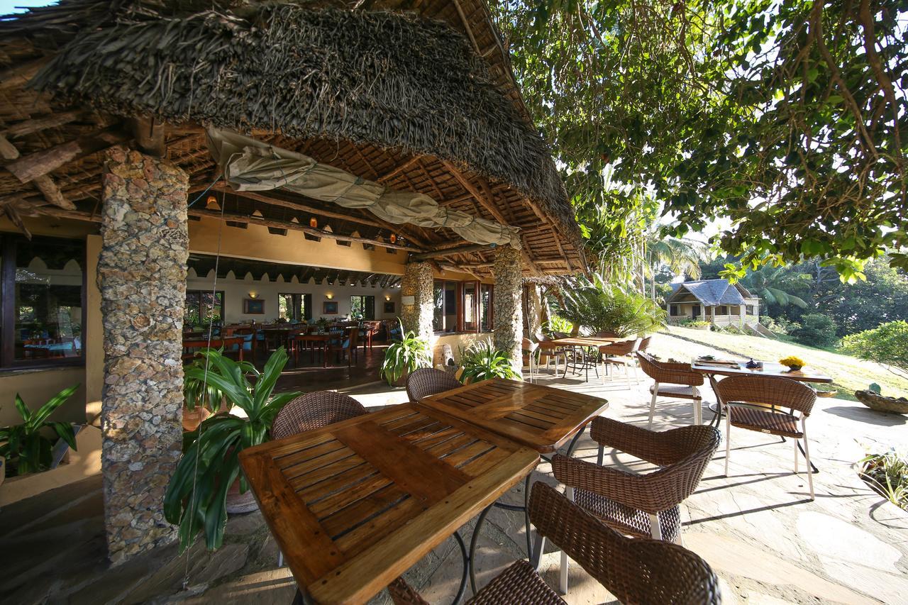Kinasi Lodge Utende Luaran gambar