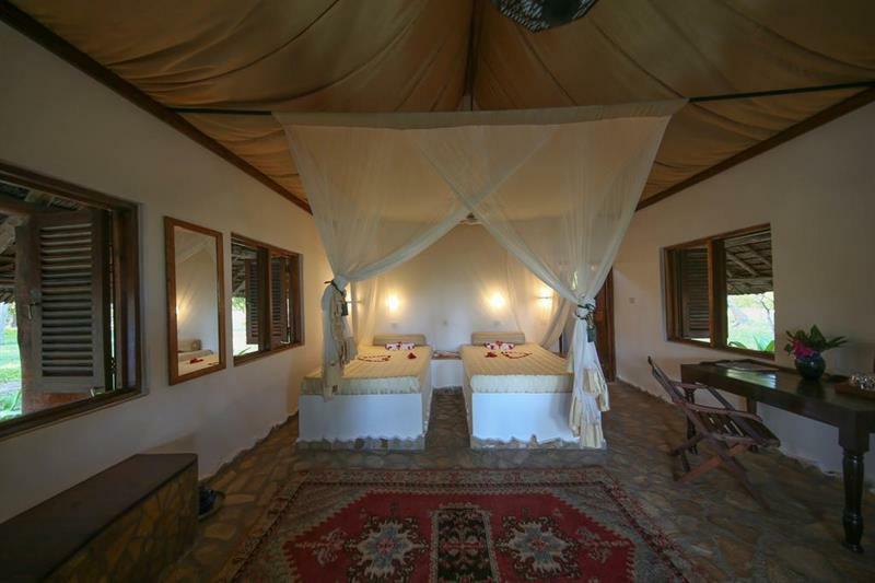Kinasi Lodge Utende Luaran gambar
